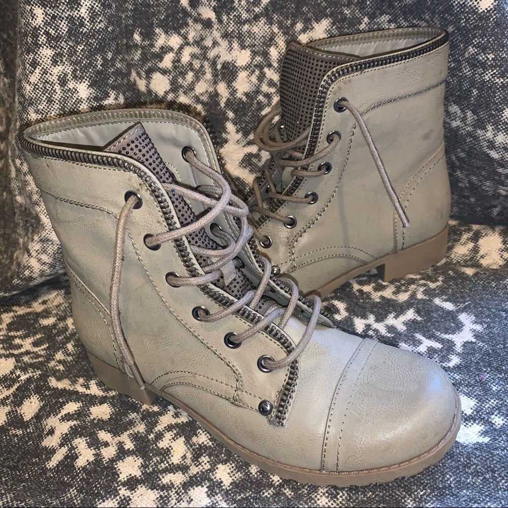 ⭐️LIKE-NEW⭐️Guess Combat Boots